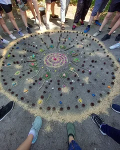 Mandala legen mit Schulklassen